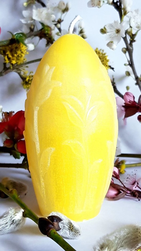 Osterei-Kerze mit Blumenmotiven, gelb